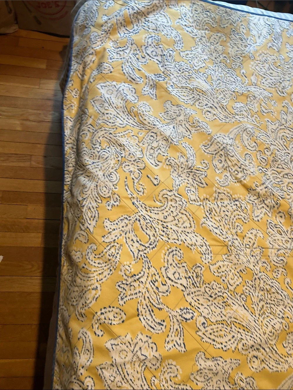 Eddie Bauer Quilted Blue  picnic or beach blanket  Cover